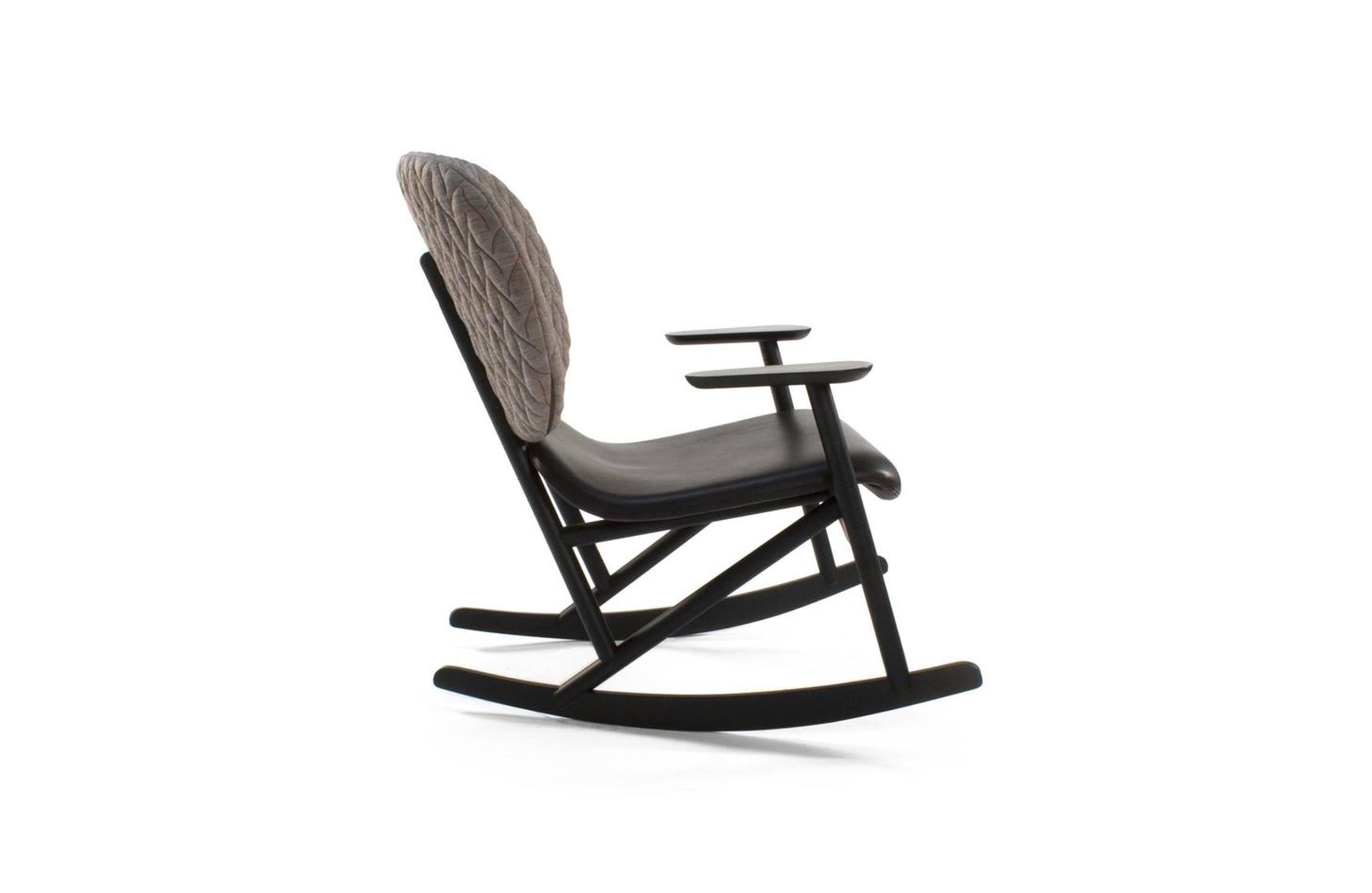 开云（中国） - 坐具|摇椅|办公家具|设计师家具|克拉拉摇椅