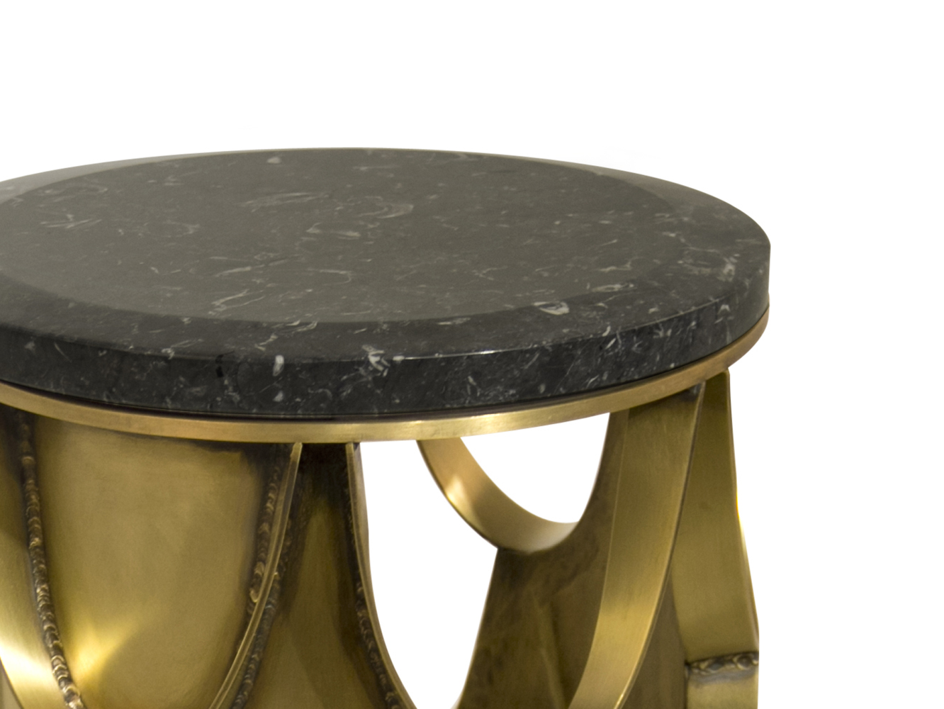 开云（中国） - 桌几|茶几/边几|办公家具|设计师家具|锦鲤边几