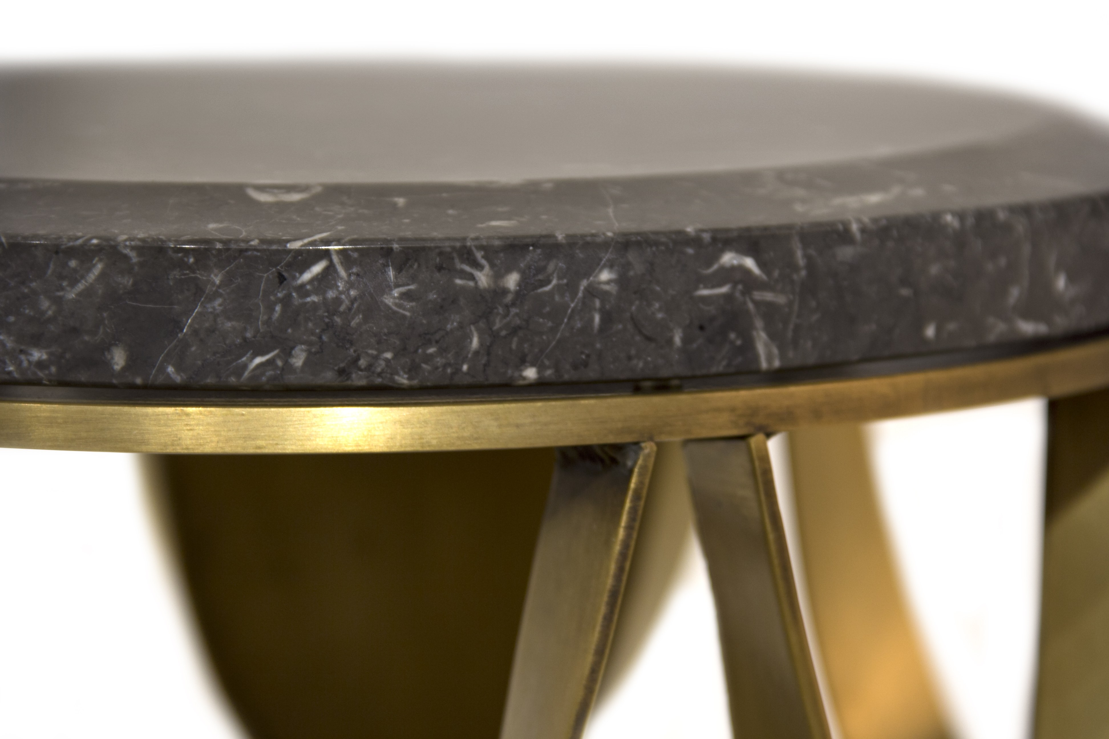 开云（中国） - 桌几|茶几/边几|办公家具|设计师家具|锦鲤边几