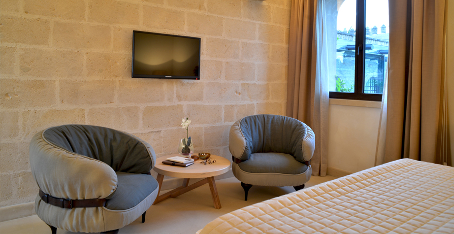 开云（中国） - 桌几|茶几/边几|办公家具|设计师家具|克拉拉边几