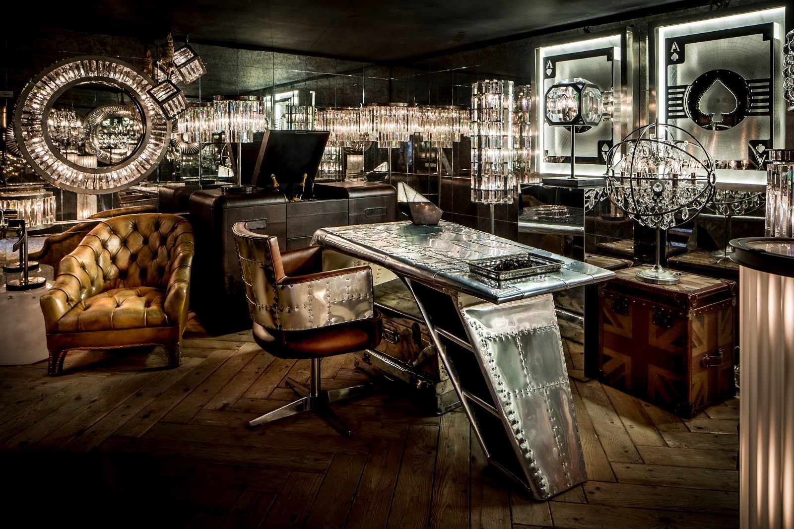 开云（中国） - 桌几|办公桌|办公家具|设计师家具|飞行员瓦尔基里台