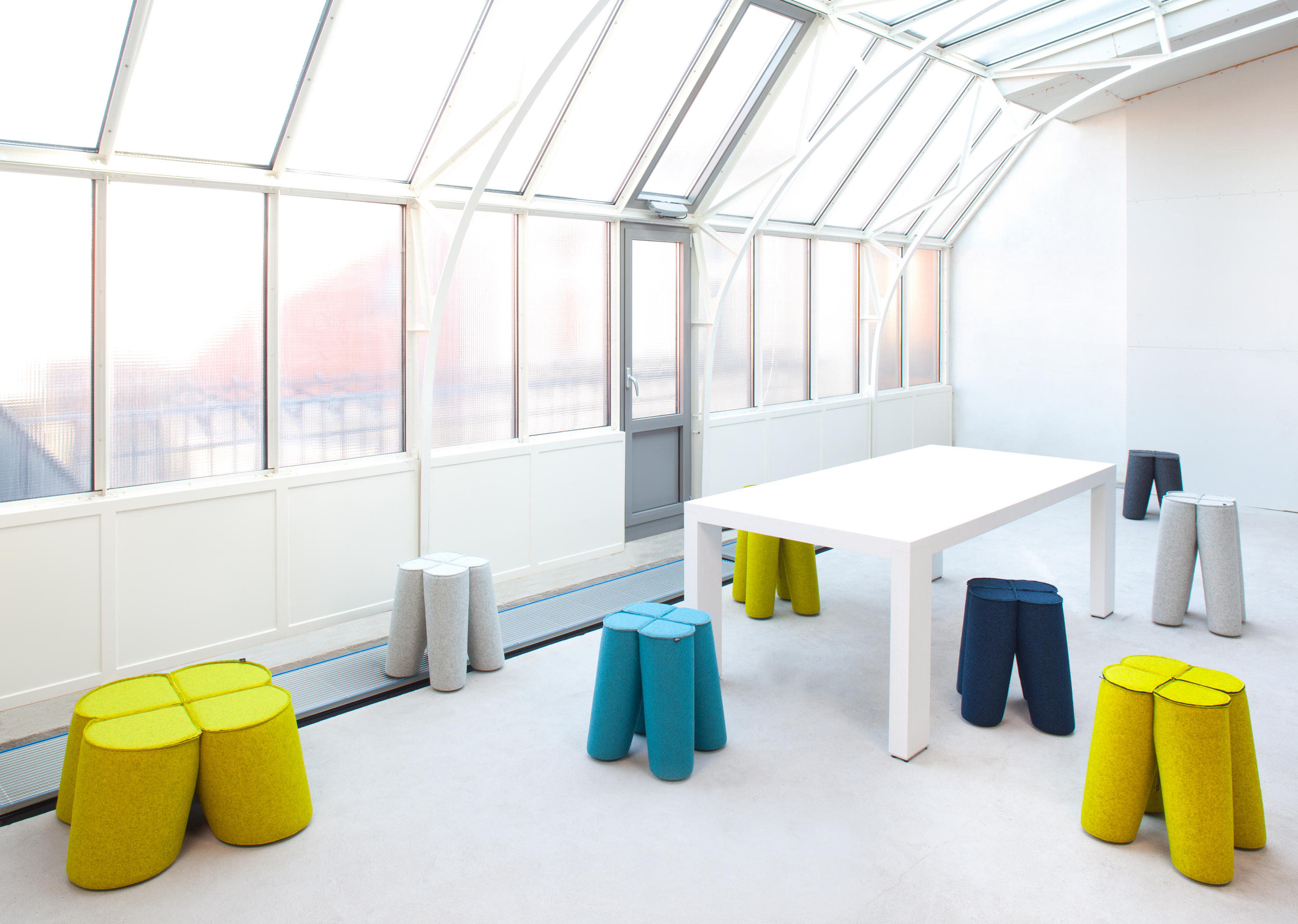 开云（中国） - 坐具|吧椅/凳子|办公家具|设计师家具|三叶草矮墩