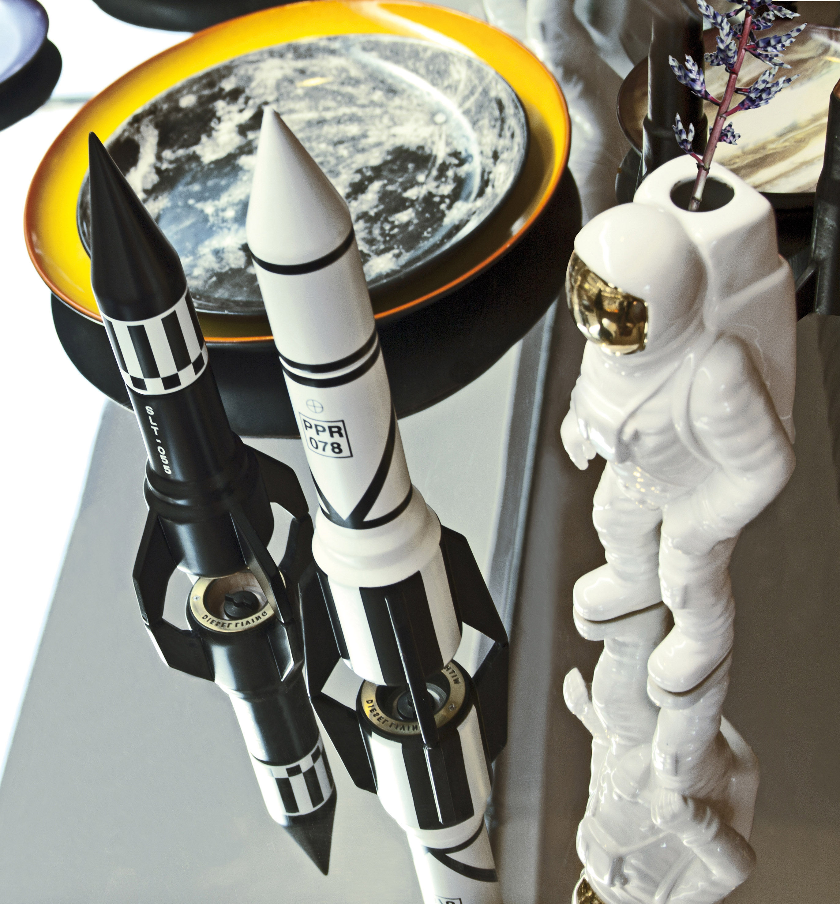 开云（中国） - 附件|花器|办公家具|设计师家具|宇航员花瓶