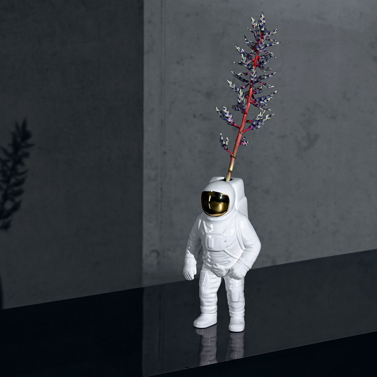 开云（中国） - 附件|花器|办公家具|设计师家具|宇航员花瓶