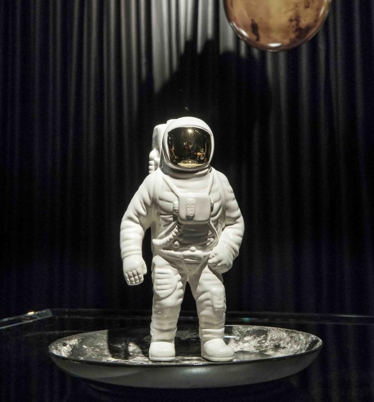 开云（中国） - 附件|花器|办公家具|设计师家具|宇航员花瓶