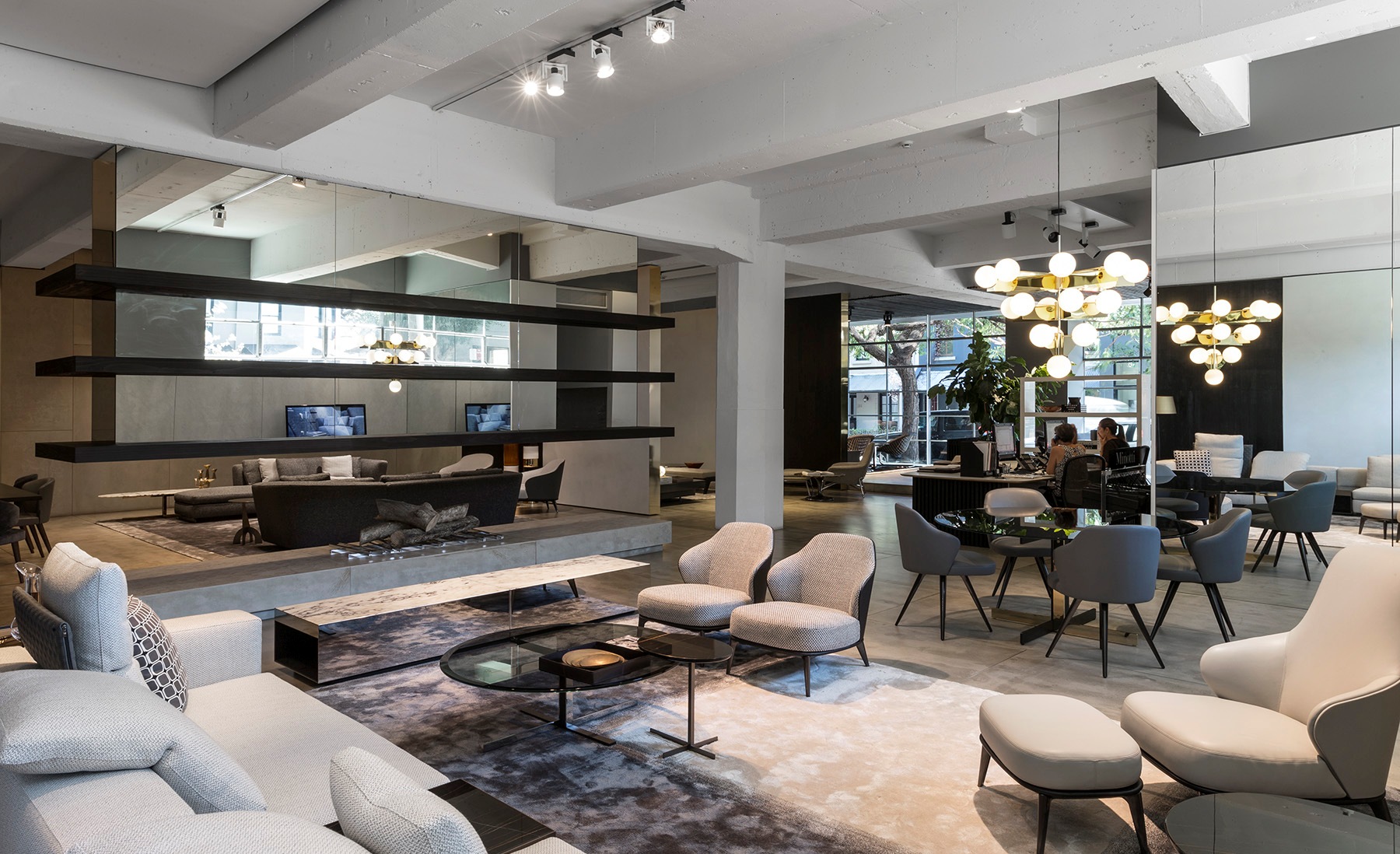 开云（中国） - 坐具|餐椅|办公家具|设计师家具|莱斯利餐椅