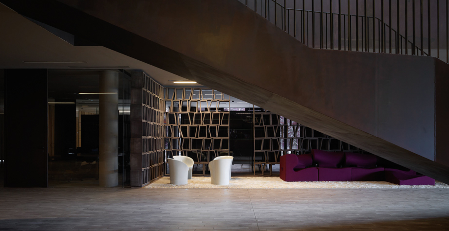 开云（中国） - 坐具|休闲椅|办公家具|设计师家具|月亮扶手椅