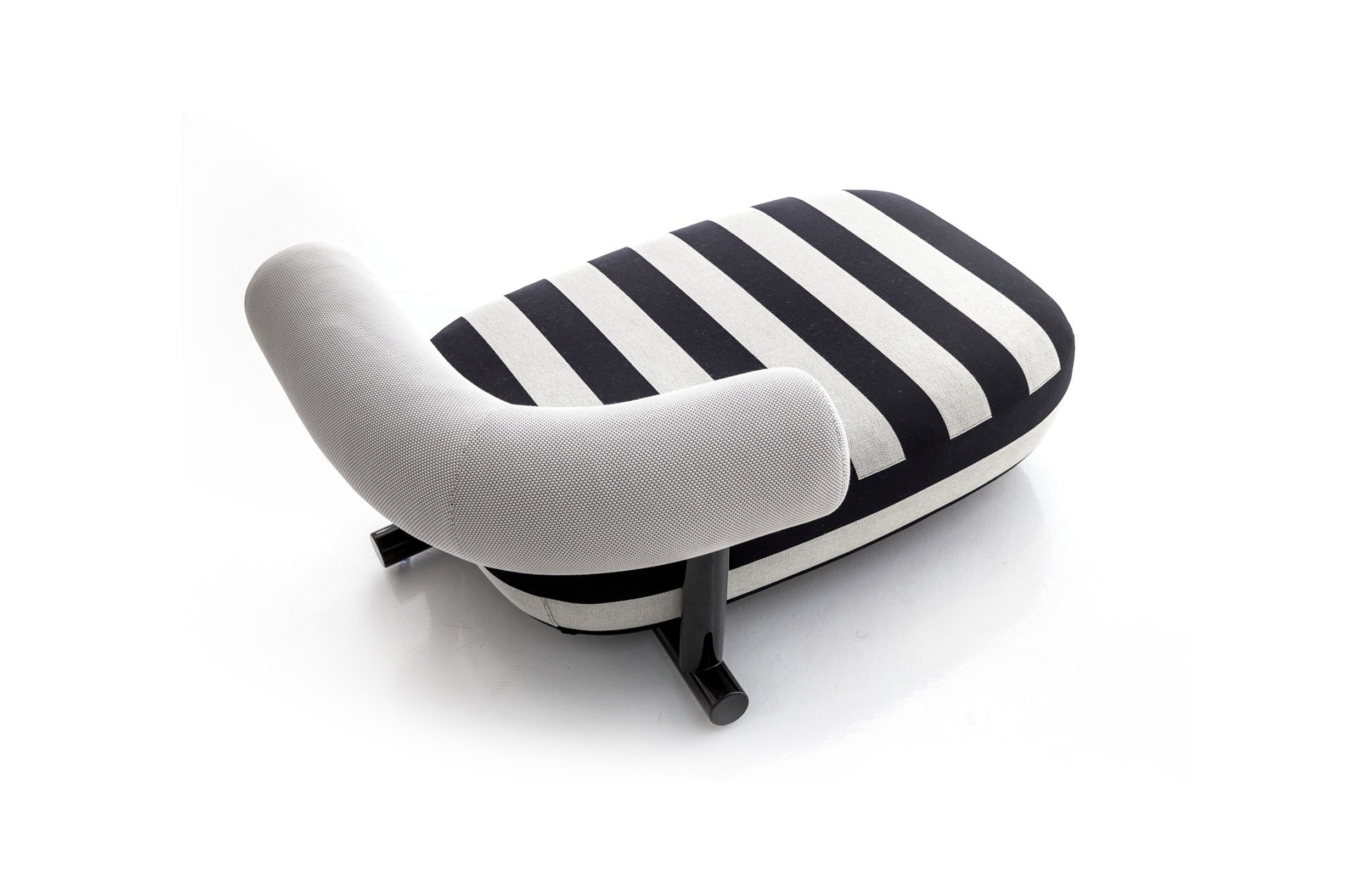 开云（中国） - 坐具|沙发|办公家具|设计师家具|塞巴斯蒂安·赫克纳管沙发