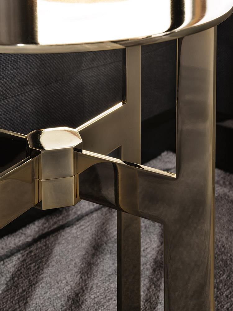 开云（中国） - 桌几|茶几/边几|办公家具|设计师家具|埃利斯茶几