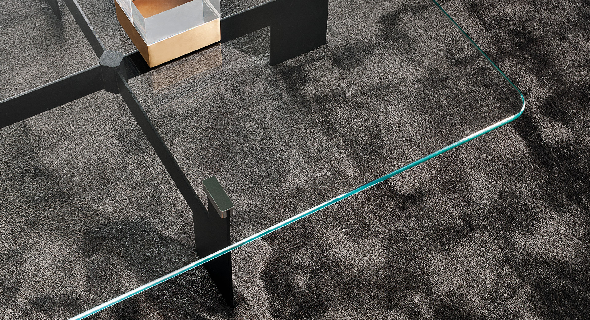 开云（中国） - 桌几|茶几/边几|办公家具|设计师家具|埃利斯茶几