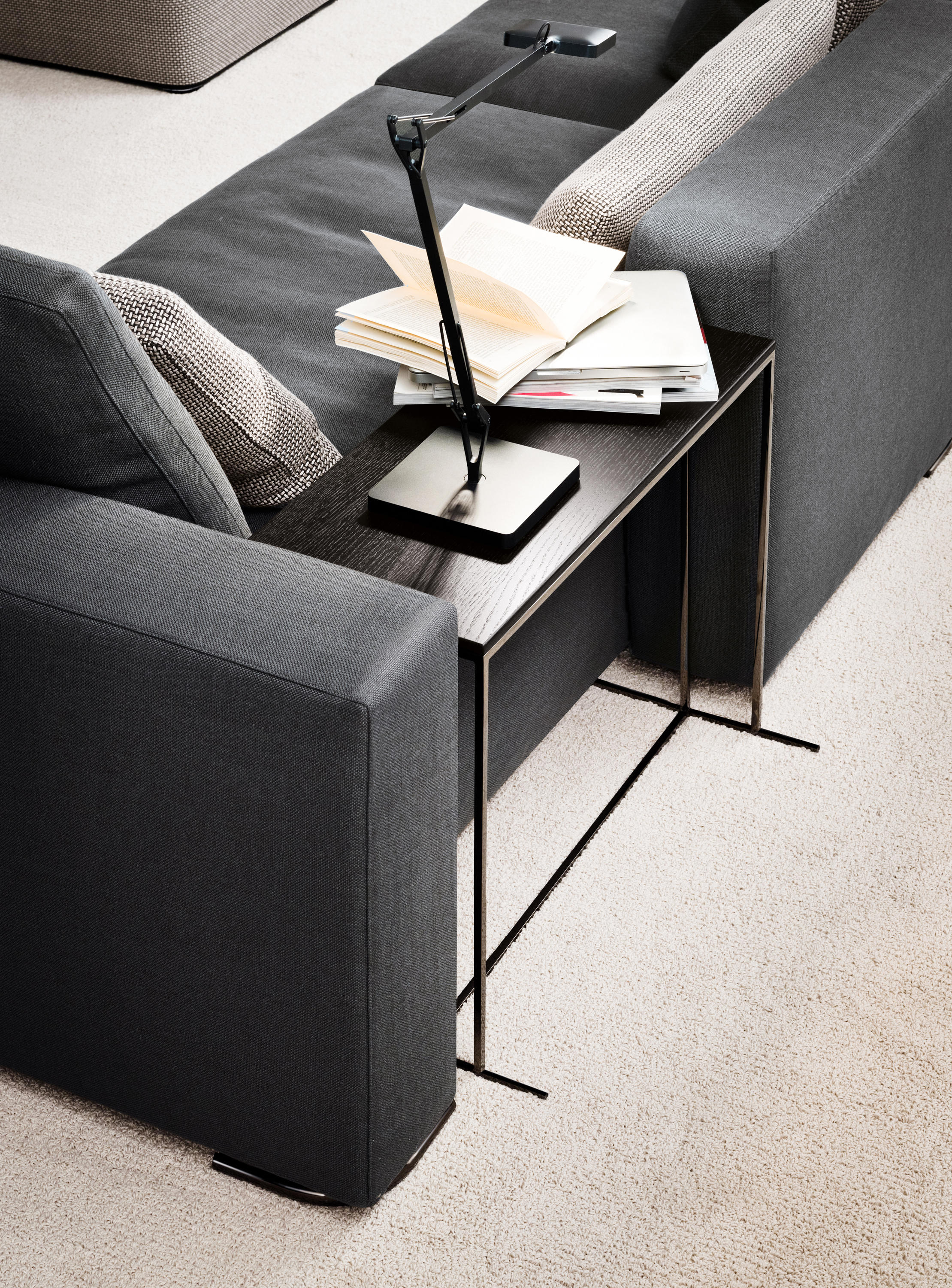 开云（中国） - 桌几|茶几/边几|办公家具|设计师家具|莱格青铜边几