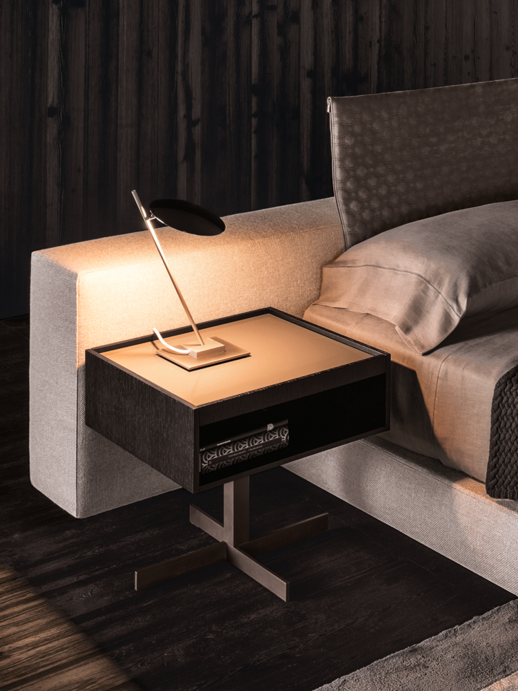 开云（中国） - 桌几|办公桌|办公家具|设计师家具|克洛塞写字桌