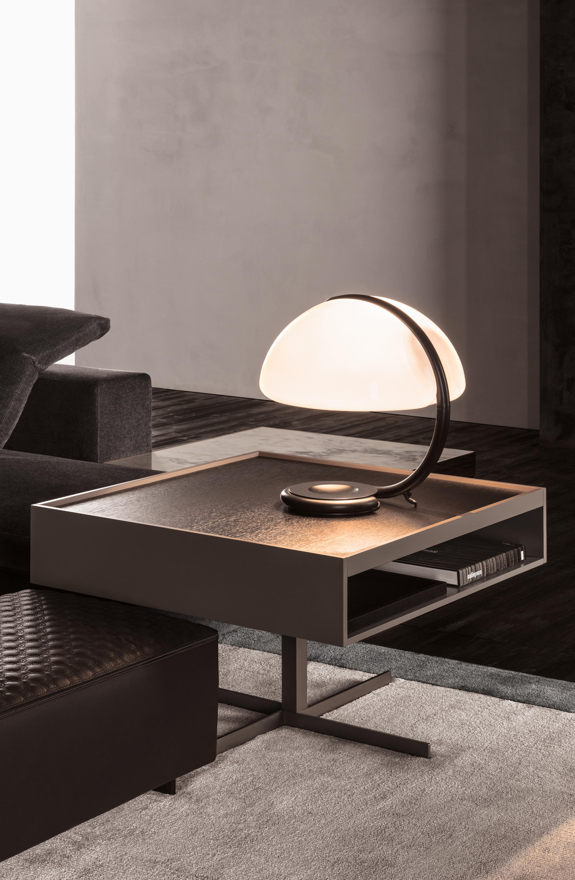 开云（中国） - 桌几|办公桌|办公家具|设计师家具|克洛塞写字桌