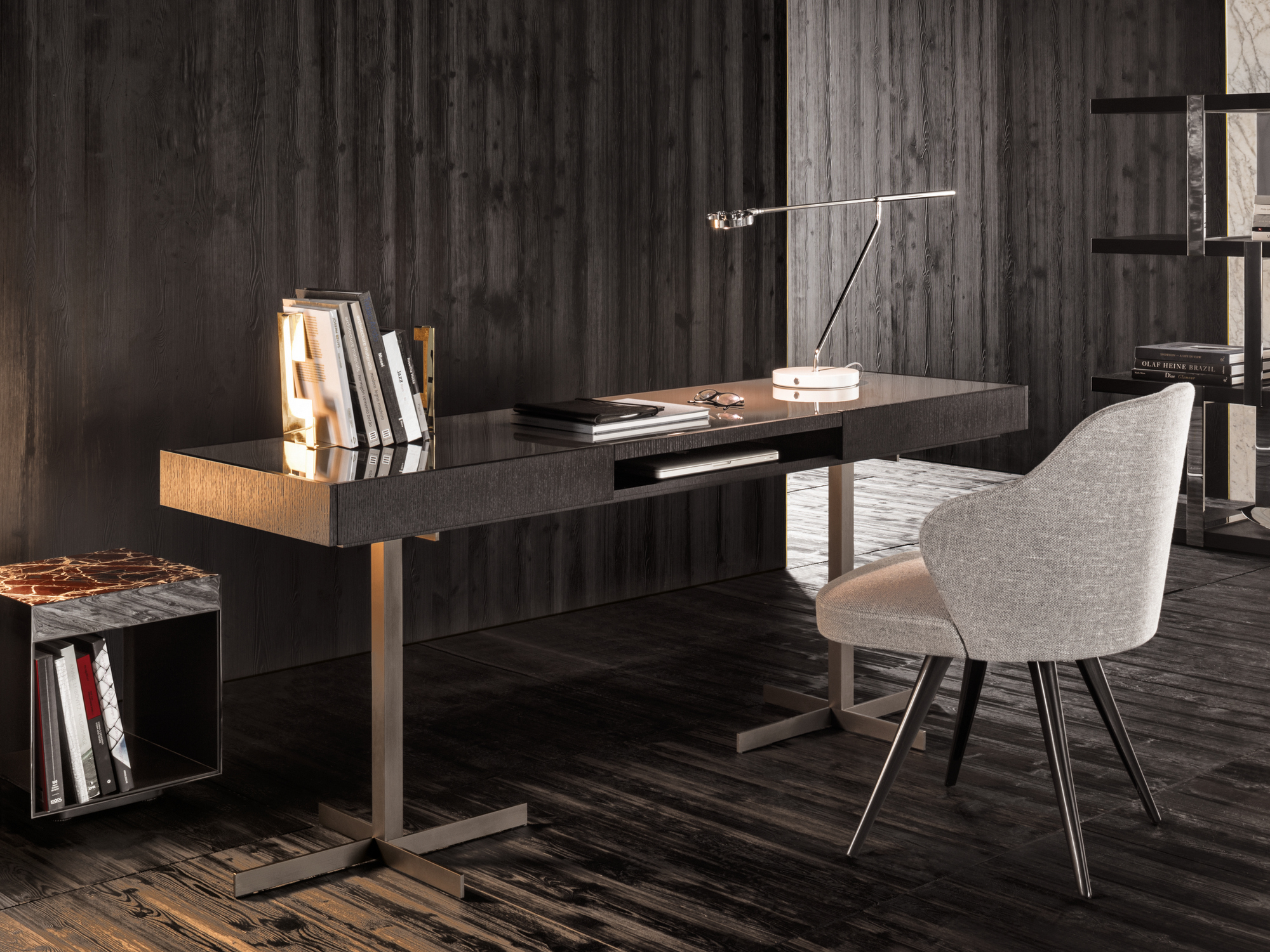 开云（中国） - 桌几|办公桌|办公家具|设计师家具|克洛塞写字桌