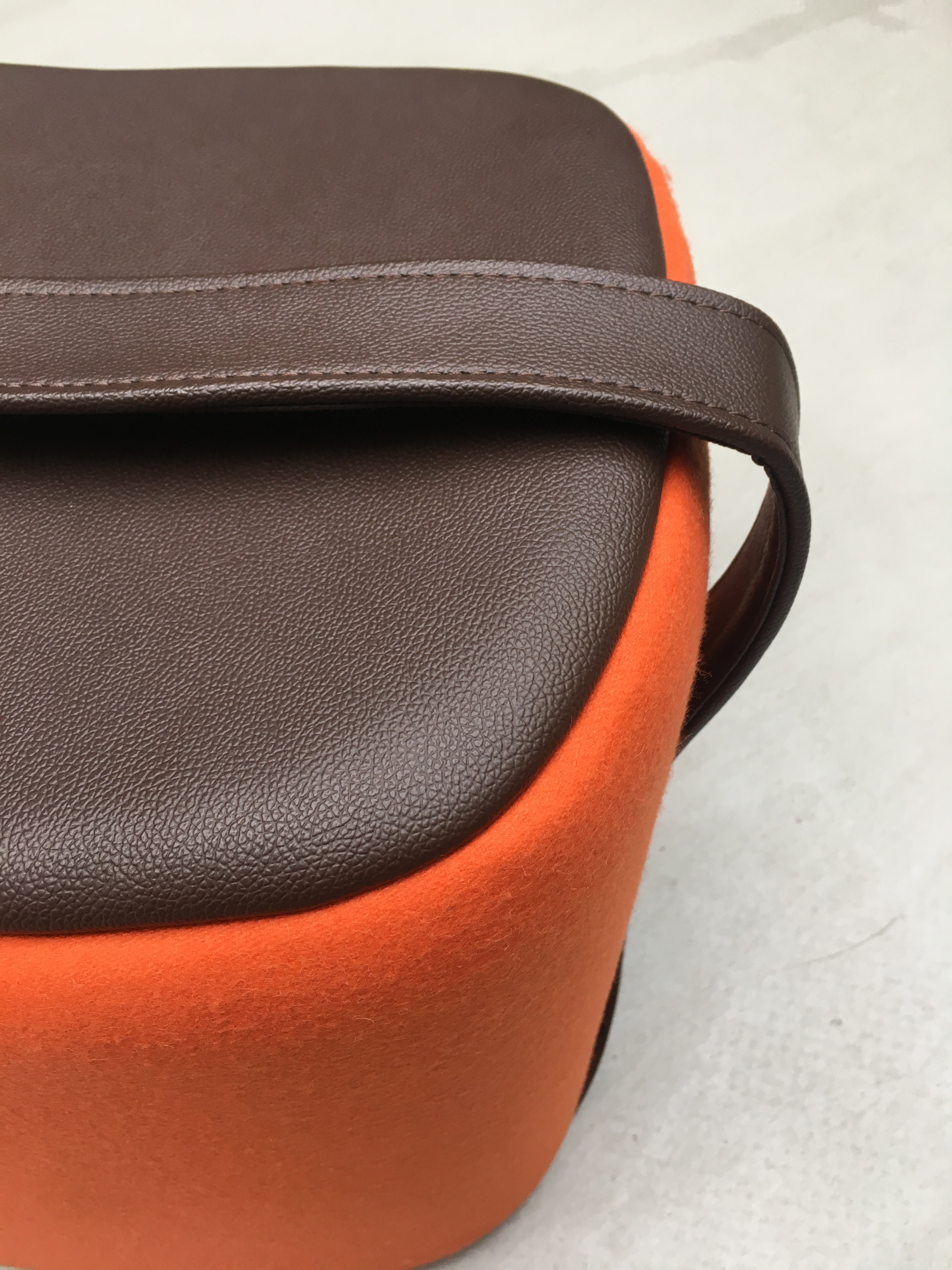 开云（中国） - 坐具|吧椅/凳子|办公家具|设计师家具|马鞍凳