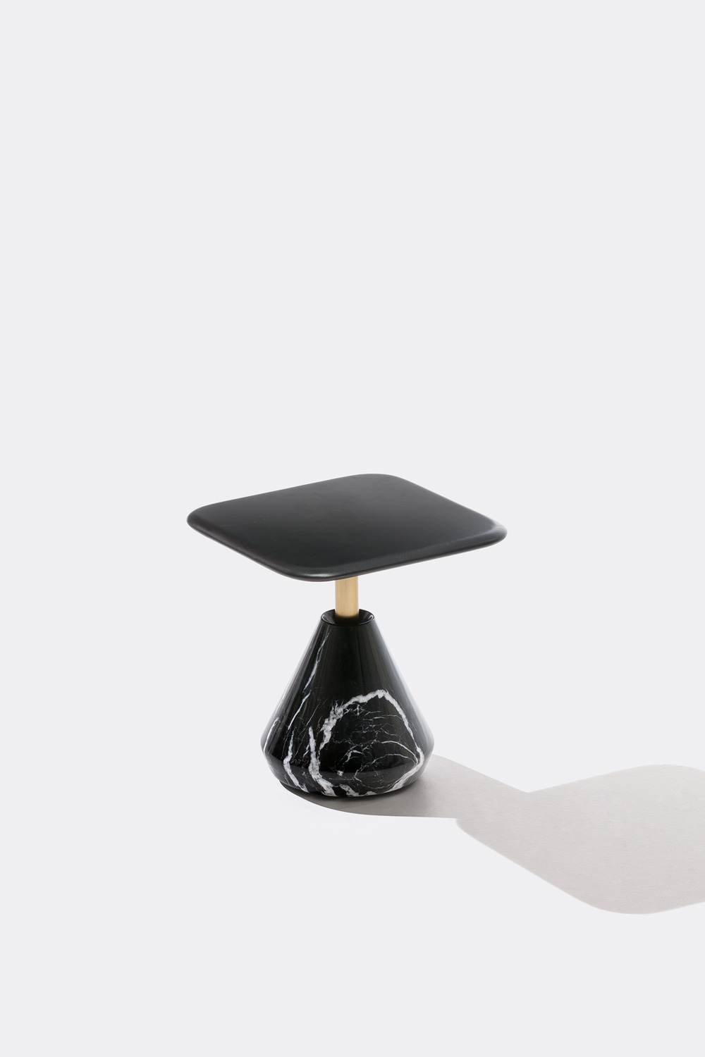 开云（中国） - 桌几|咖啡桌|办公家具|设计师家具|努贝咖啡桌