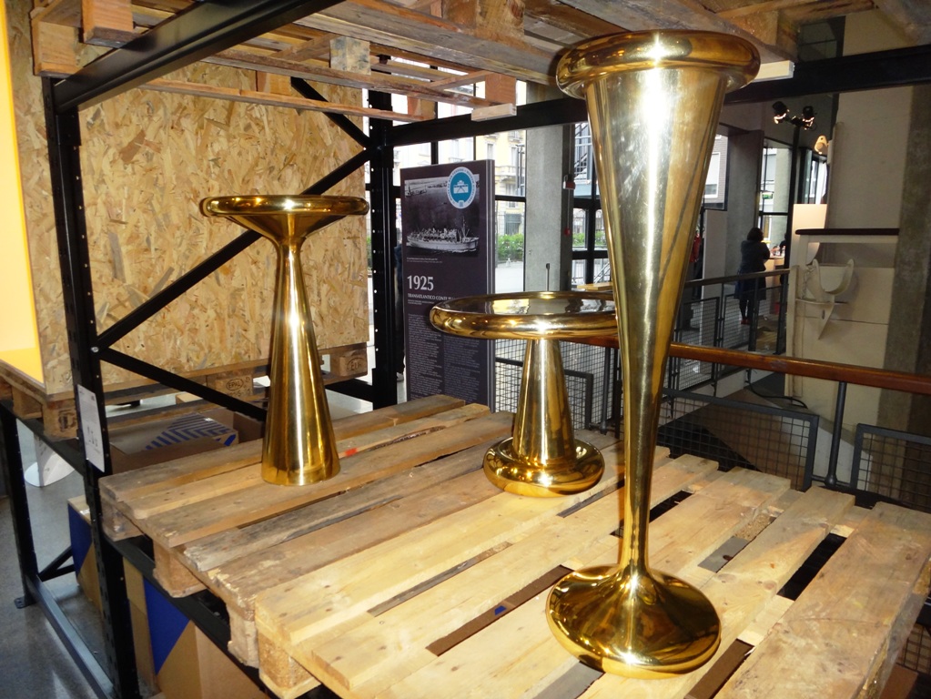 开云（中国） - 附件|花器|办公家具|设计师家具|旋转香槟杯