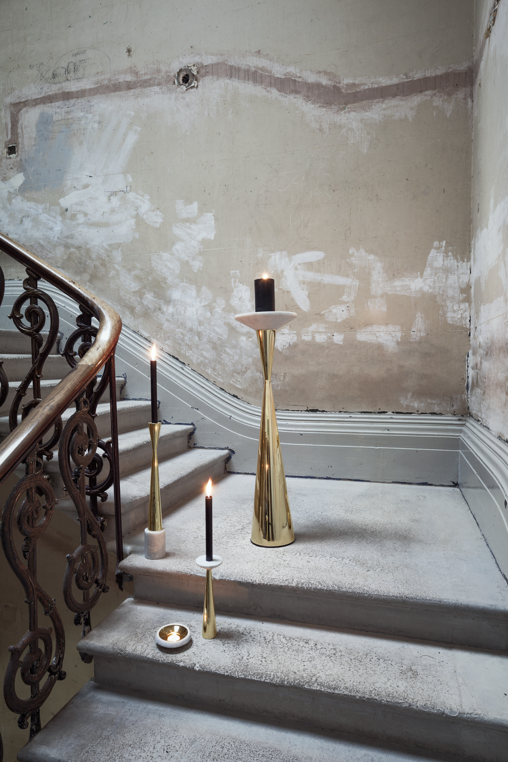 开云（中国） - 附件|饰品|办公家具|设计师家具|石头黄铜烛台