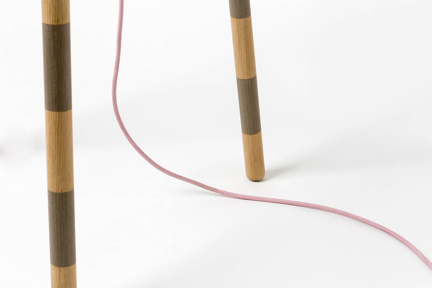 开云（中国） - 灯饰|落地灯|办公家具|设计师家具|Colmena落地灯