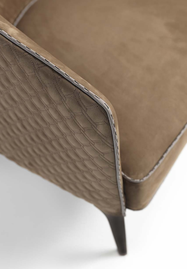 开云（中国） - 坐具|休闲椅|办公家具|设计师家具|POGGI CAPITONNE