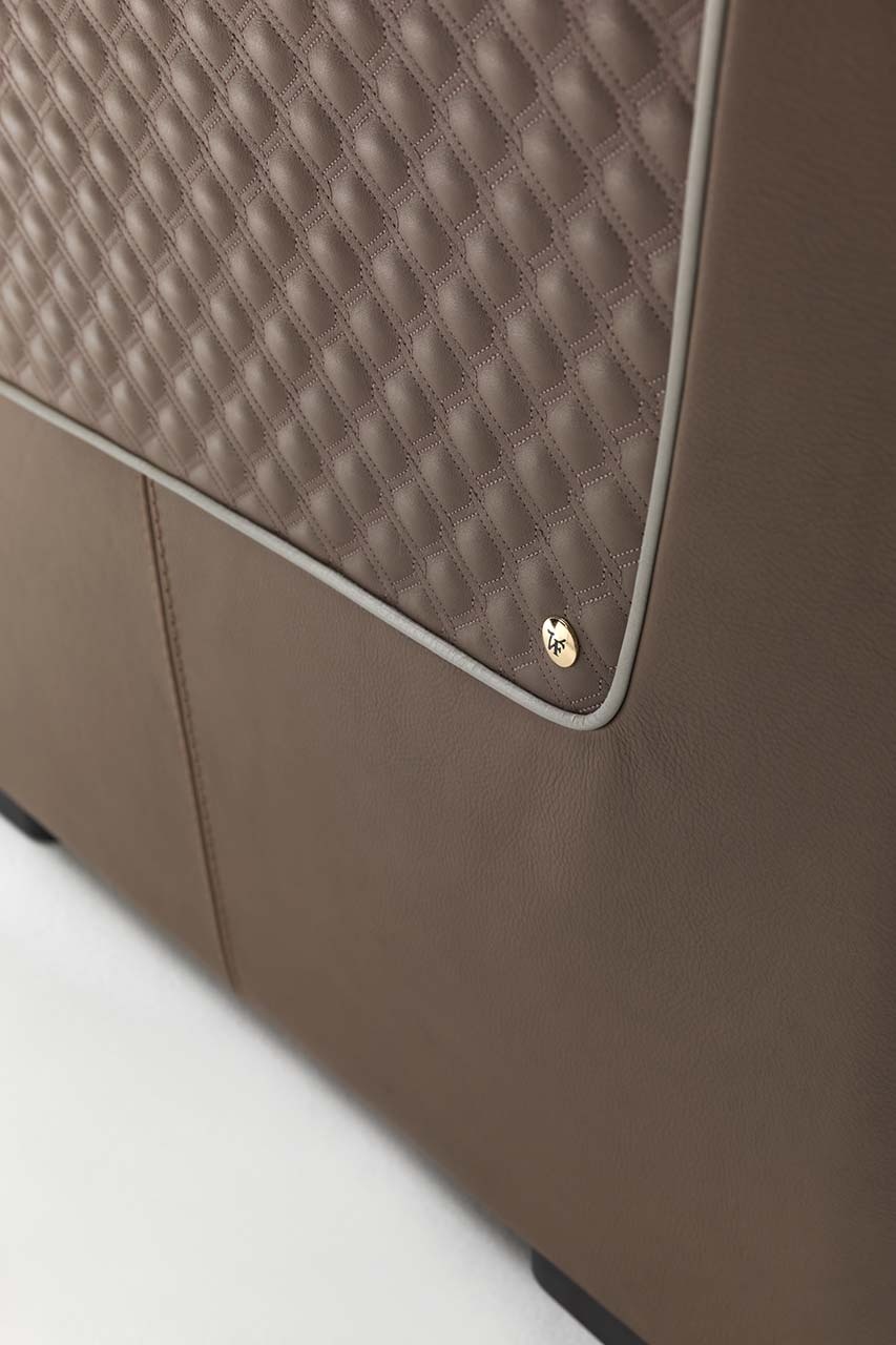 开云（中国） - 坐具|沙发|办公家具|设计师家具|Clivio 沙发