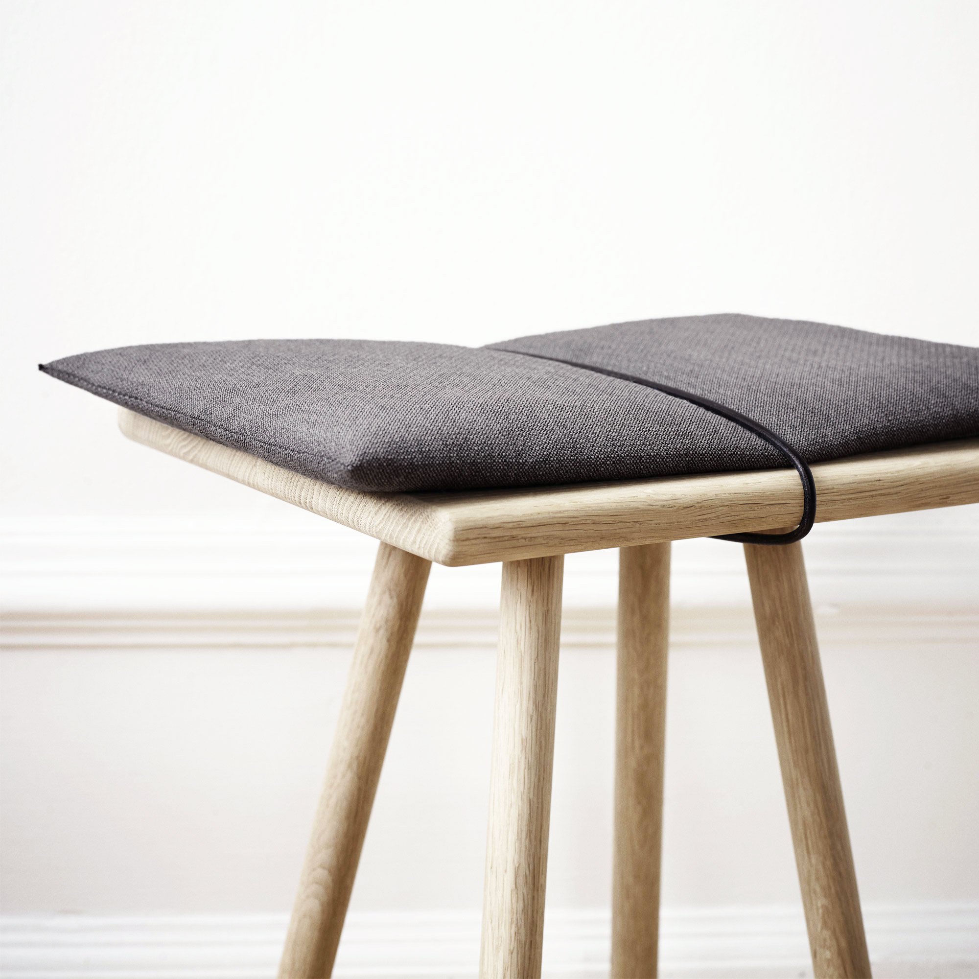 开云（中国） - 坐具|吧椅/凳子|办公家具|设计师家具|GEORG 凳子