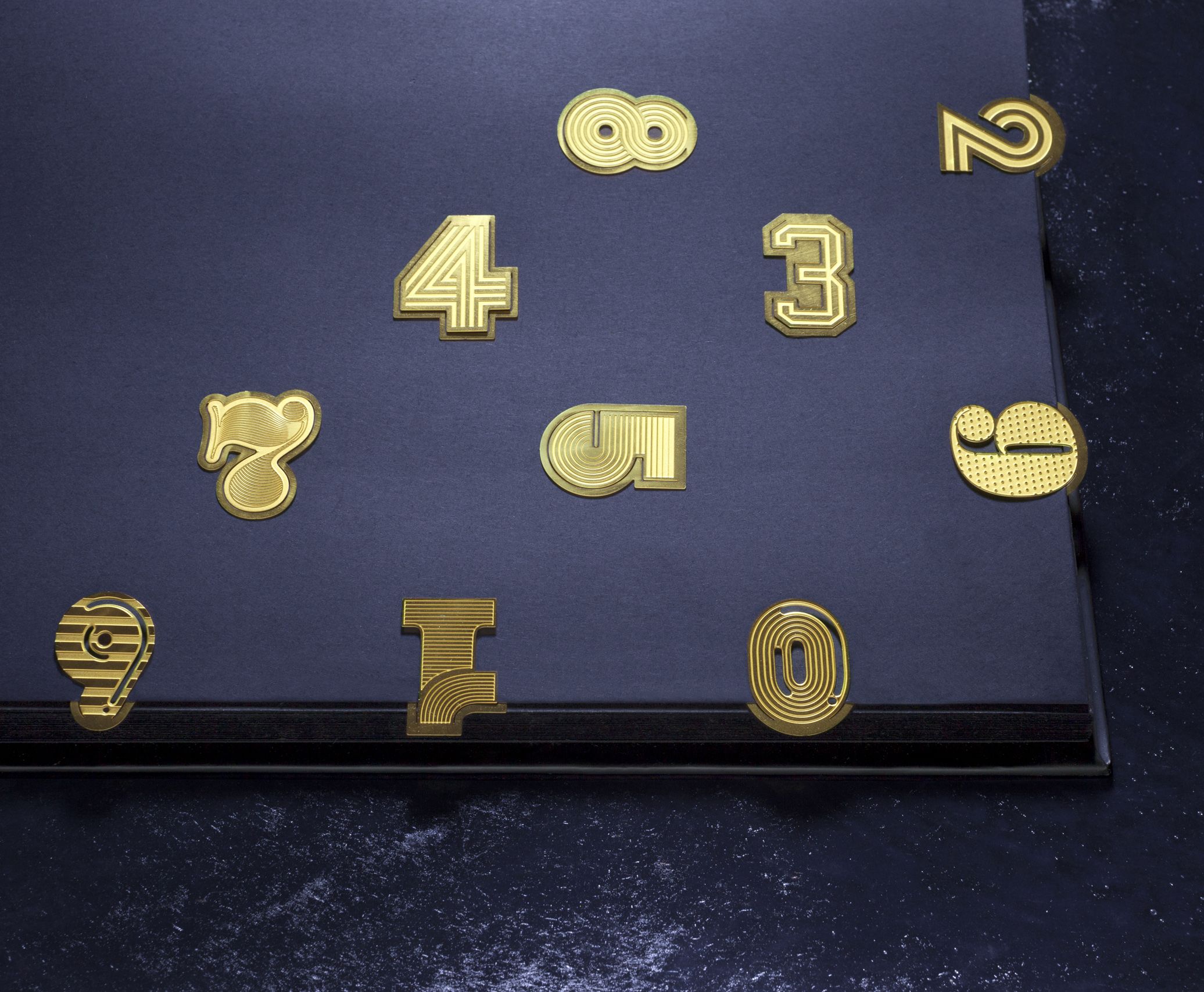 开云（中国） - 附件|饰品|办公家具|设计师家具|数字回纹针