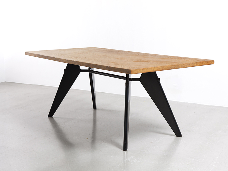 开云（中国） - 桌几|餐桌|办公家具|设计师家具|EM 餐桌