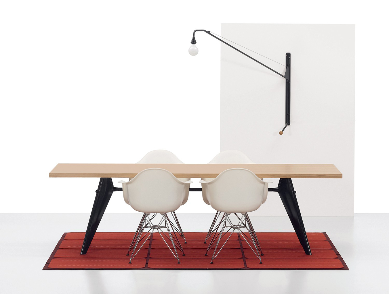 开云（中国） - 桌几|餐桌|办公家具|设计师家具|EM 餐桌