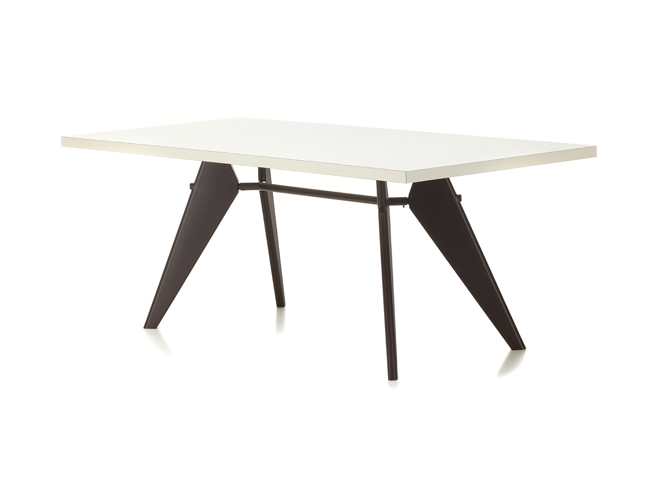 开云（中国） - 桌几|餐桌|办公家具|设计师家具|EM 餐桌