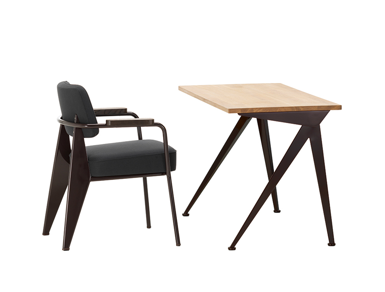 开云（中国） - 桌几|办公桌|办公家具|设计师家具|指南针方向桌