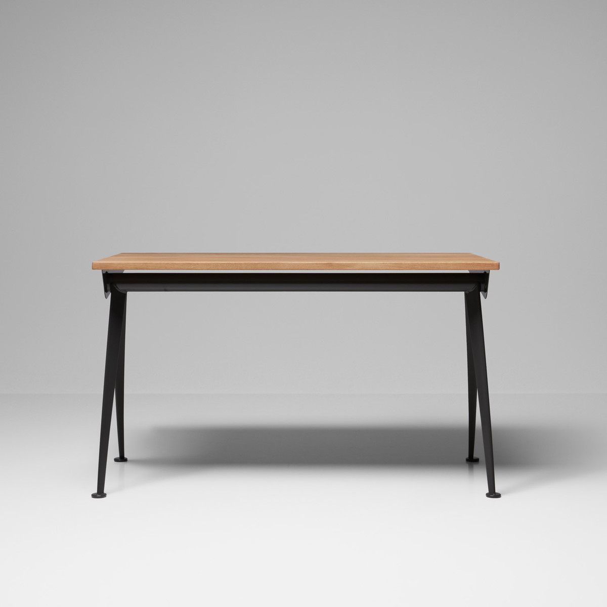 开云（中国） - 桌几|办公桌|办公家具|设计师家具|指南针方向桌