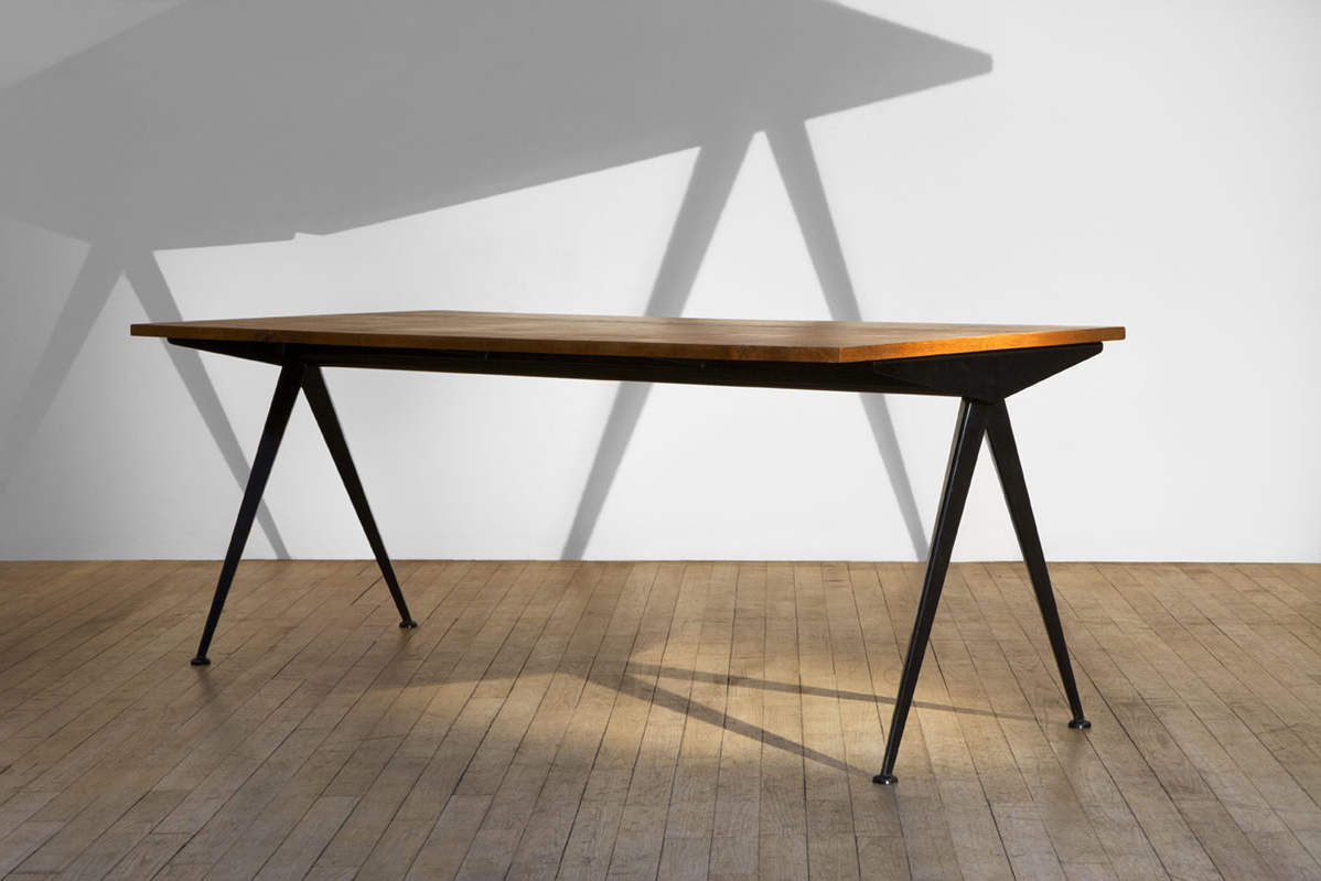 开云（中国） - 桌几|办公桌|办公家具|设计师家具|指南针方向桌