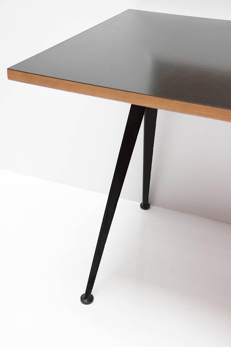 开云（中国） - 桌几|办公桌|办公家具|设计师家具|指南针方向桌