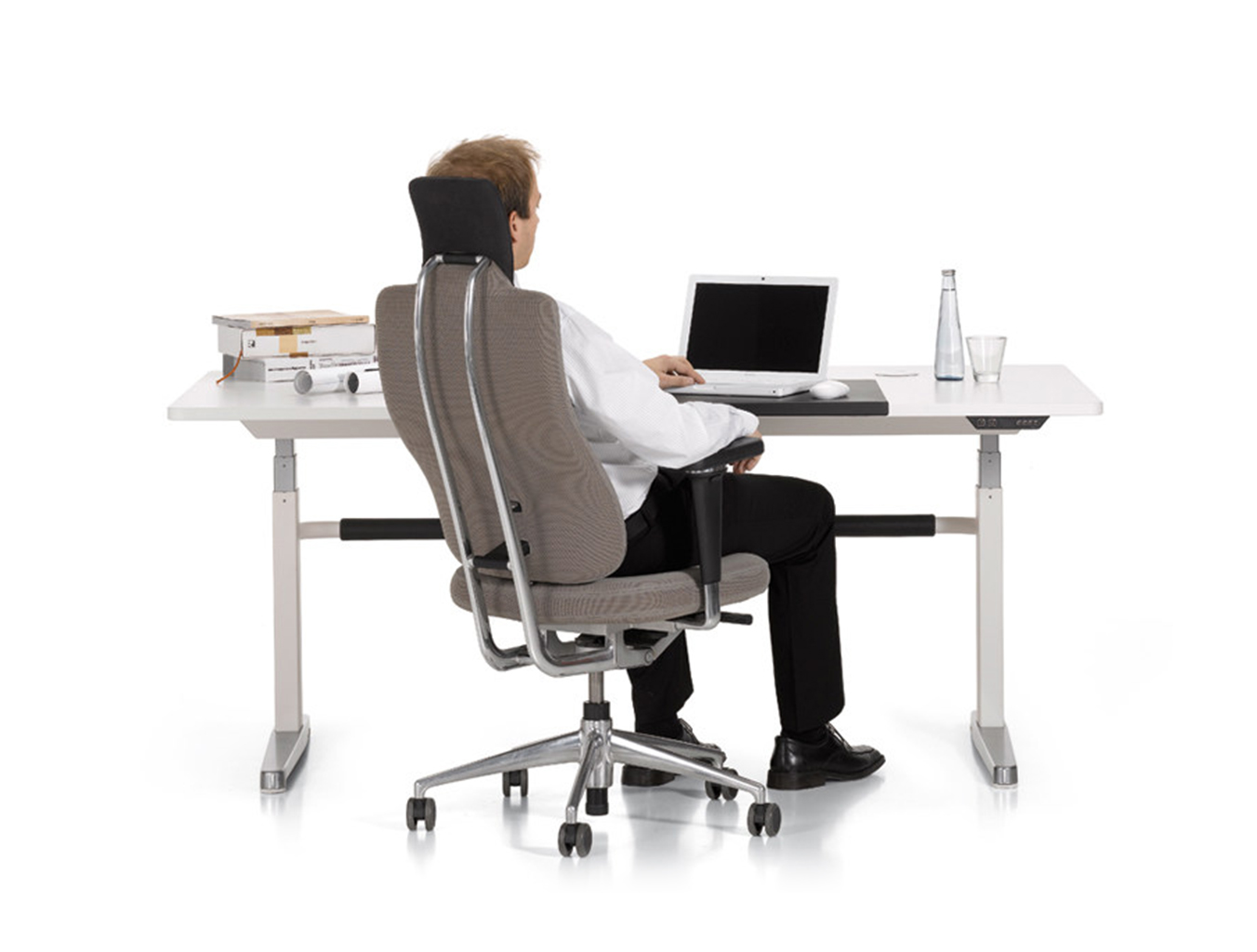 办公椅|现代真皮中班椅|办公家具|设计师家具|HeadLine 大班椅