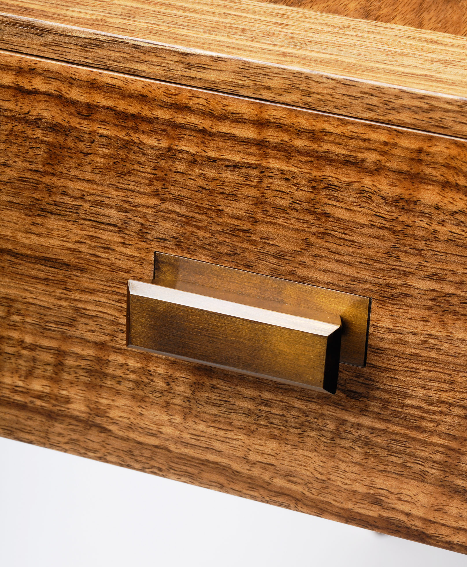 开云（中国） - 桌几|茶几/边几|办公家具|设计师家具|howard 边几