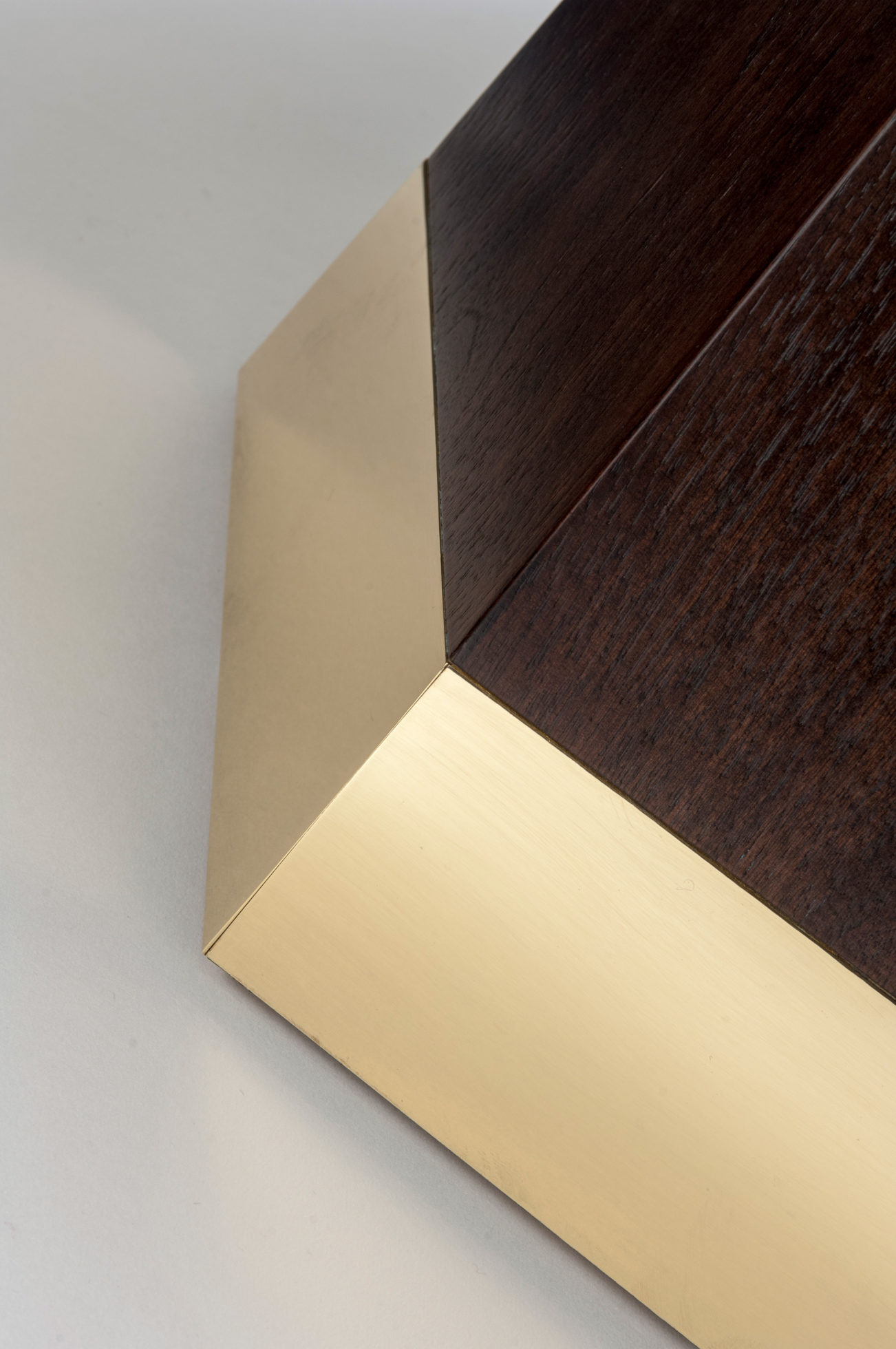 开云（中国） - 桌几|餐桌|办公家具|设计师家具|equilibrium 咖啡桌