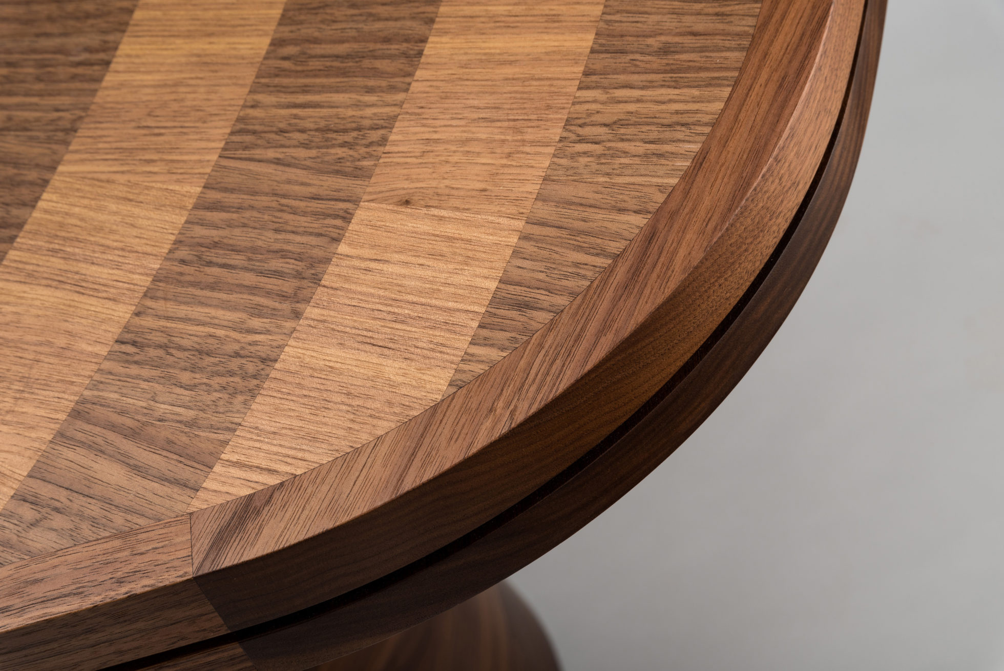 开云（中国） - 桌几|餐桌|办公家具|设计师家具|astral 桌子