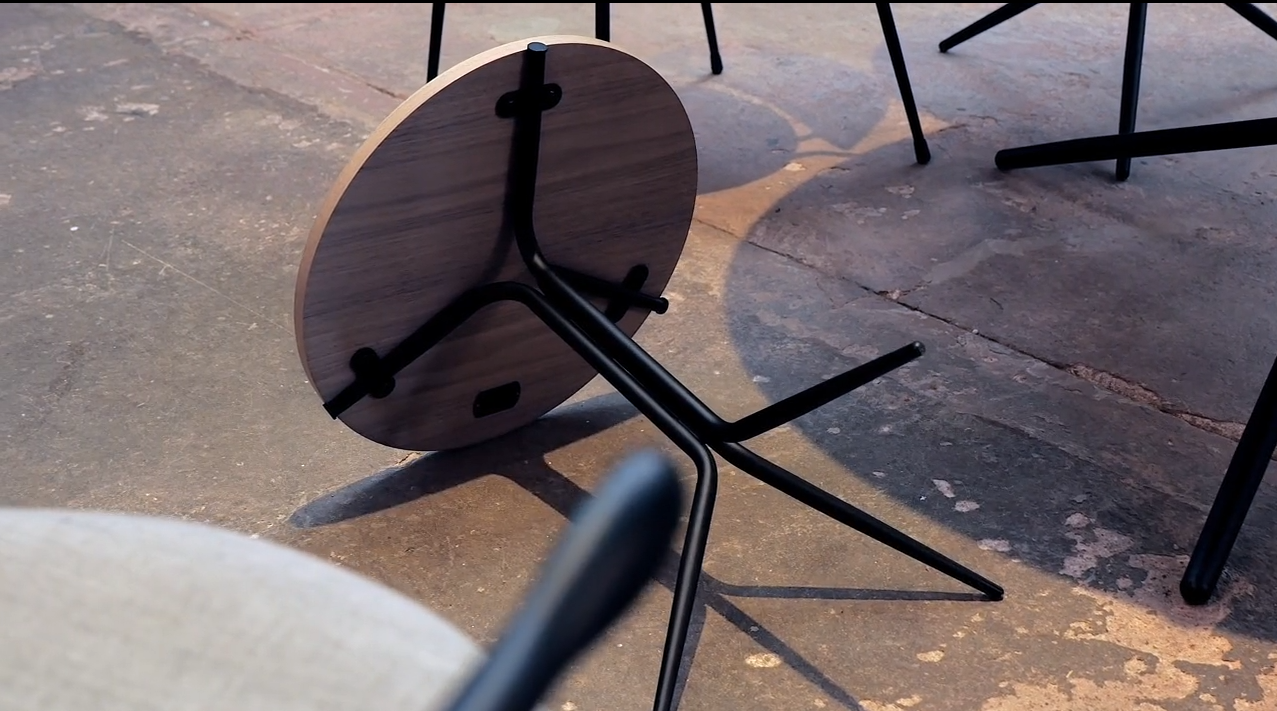 开云（中国） - 桌几|咖啡桌|办公家具|设计师家具|Tripod 咖啡桌