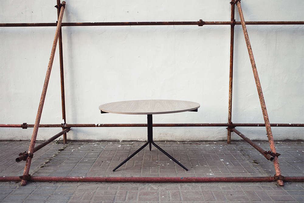 开云（中国） - 桌几|餐桌|办公家具|设计师家具|Tripod 餐桌