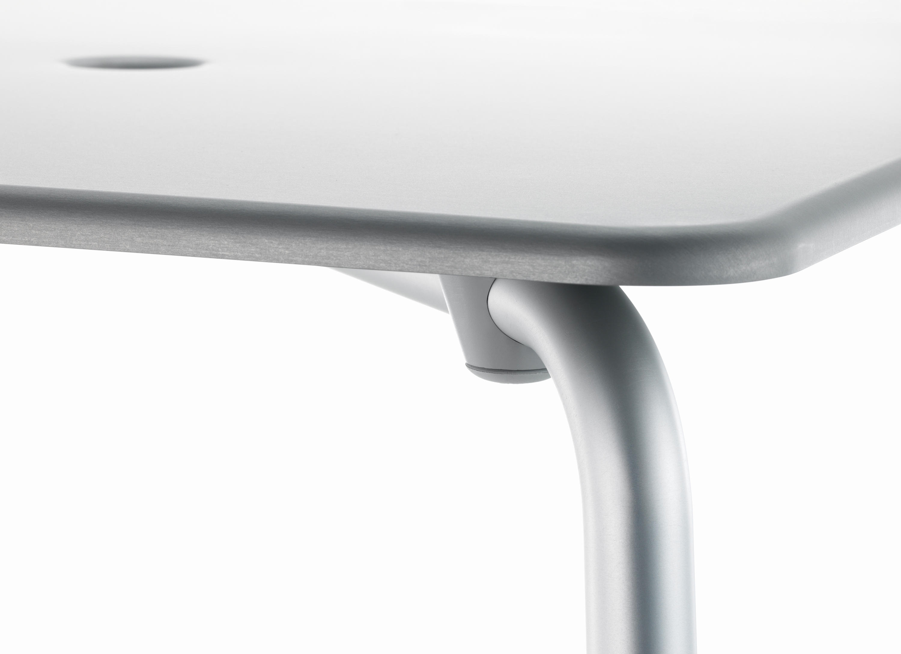 开云（中国） - 桌几|餐桌|办公家具|设计师家具|戴维户外餐桌