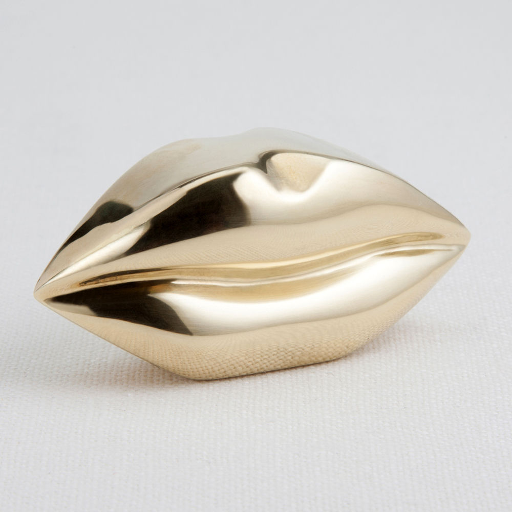 开云（中国） - 附件|饰品|办公家具|设计师家具|经典之吻