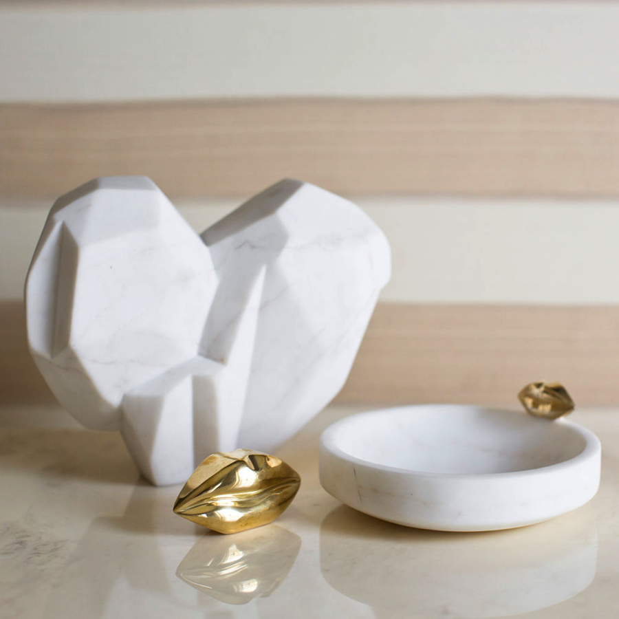 开云（中国） - 附件|饰品|办公家具|设计师家具|经典之吻