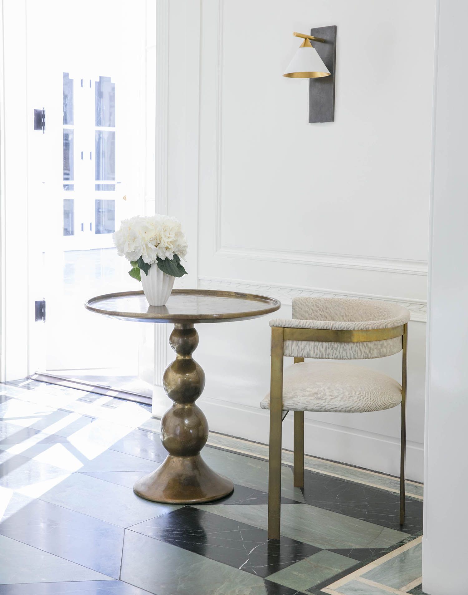 开云（中国） - 附件|花器|办公家具|设计师家具|凹槽花瓶