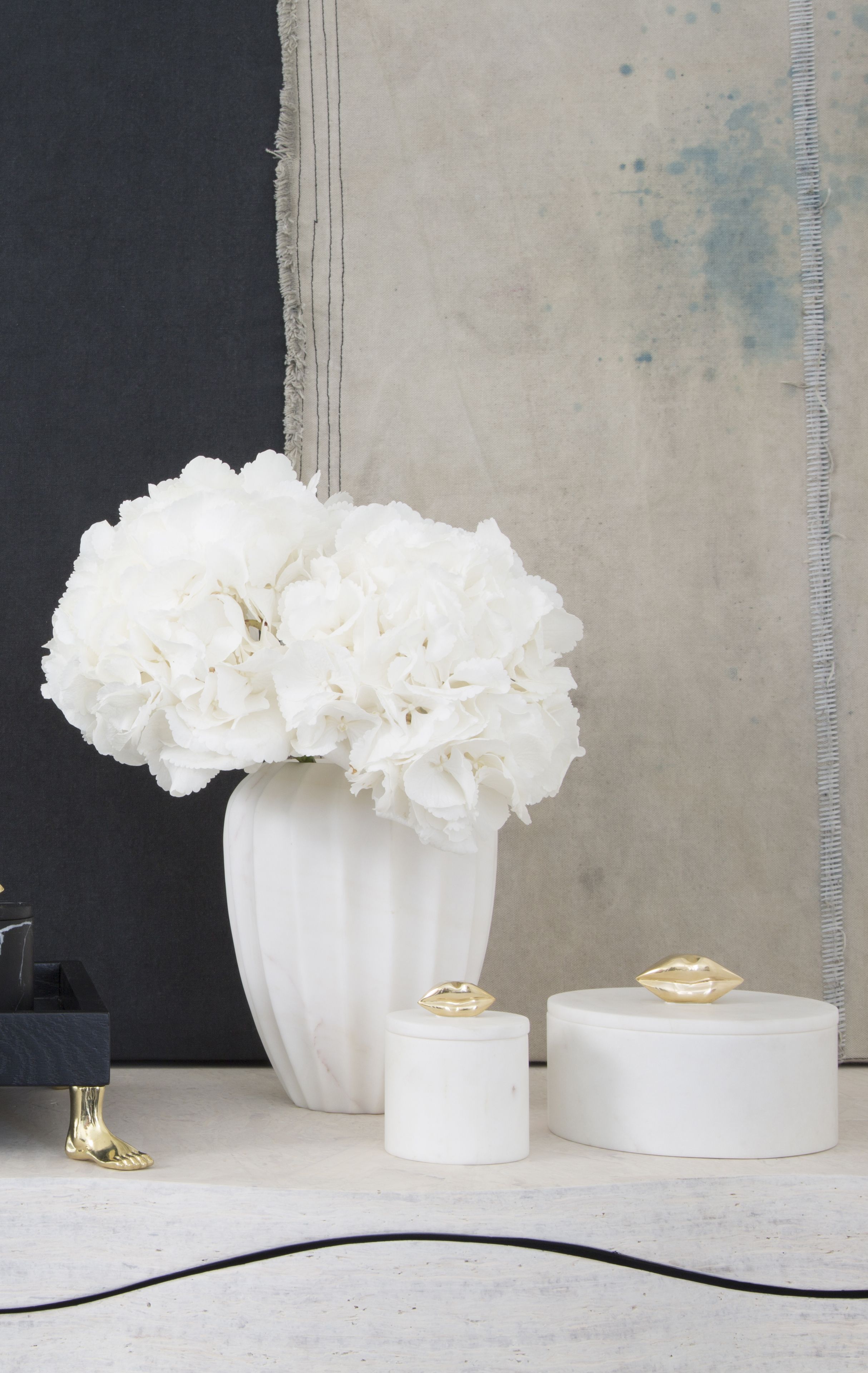 开云（中国） - 附件|花器|办公家具|设计师家具|凹槽花瓶