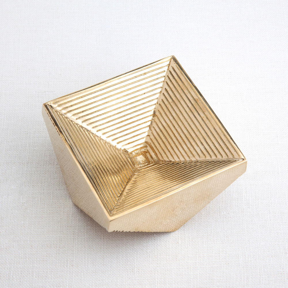 开云（中国） - 附件|饰品|办公家具|设计师家具|Diva碟