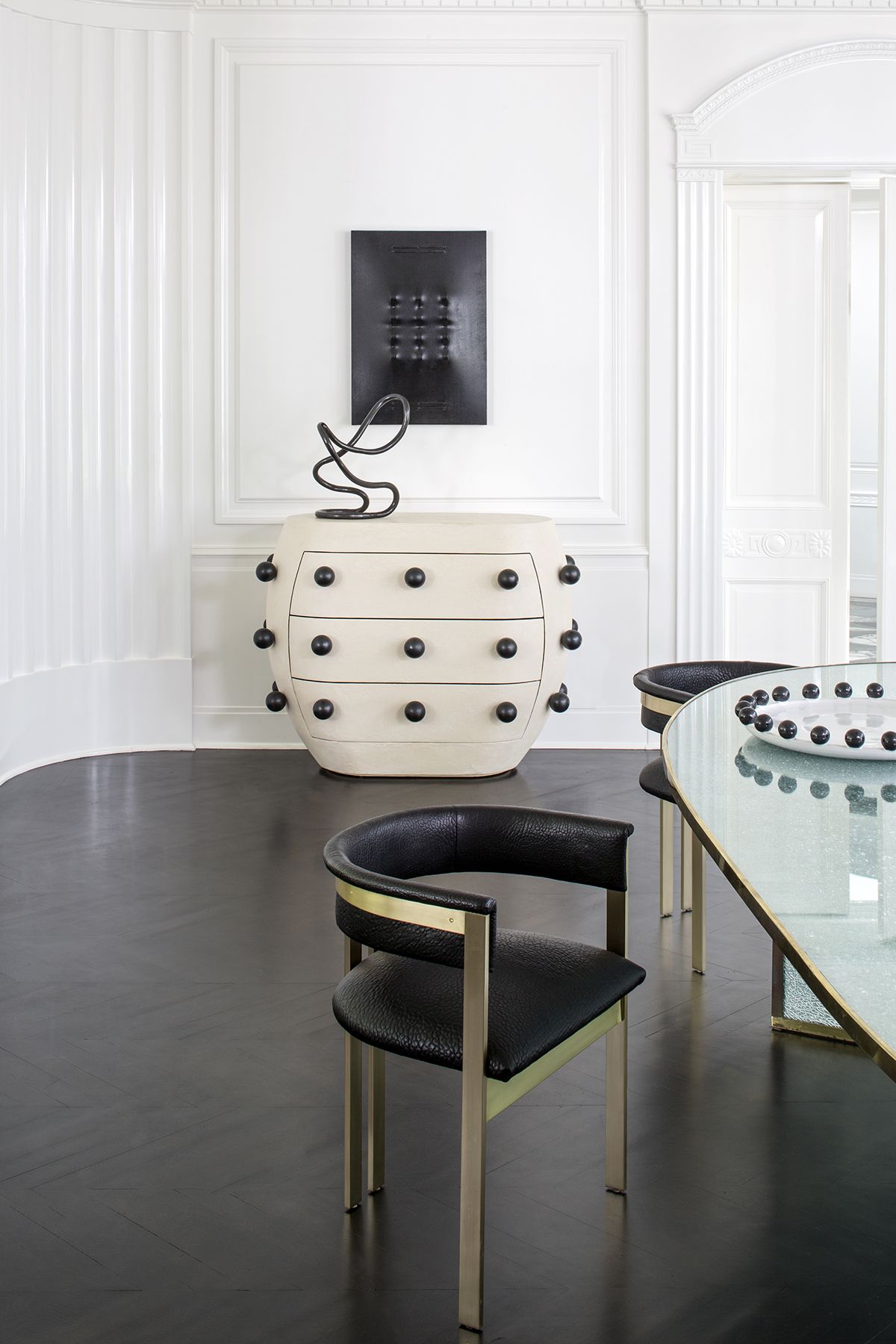 开云（中国） - 附件|饰品|办公家具|设计师家具|涡形雕塑