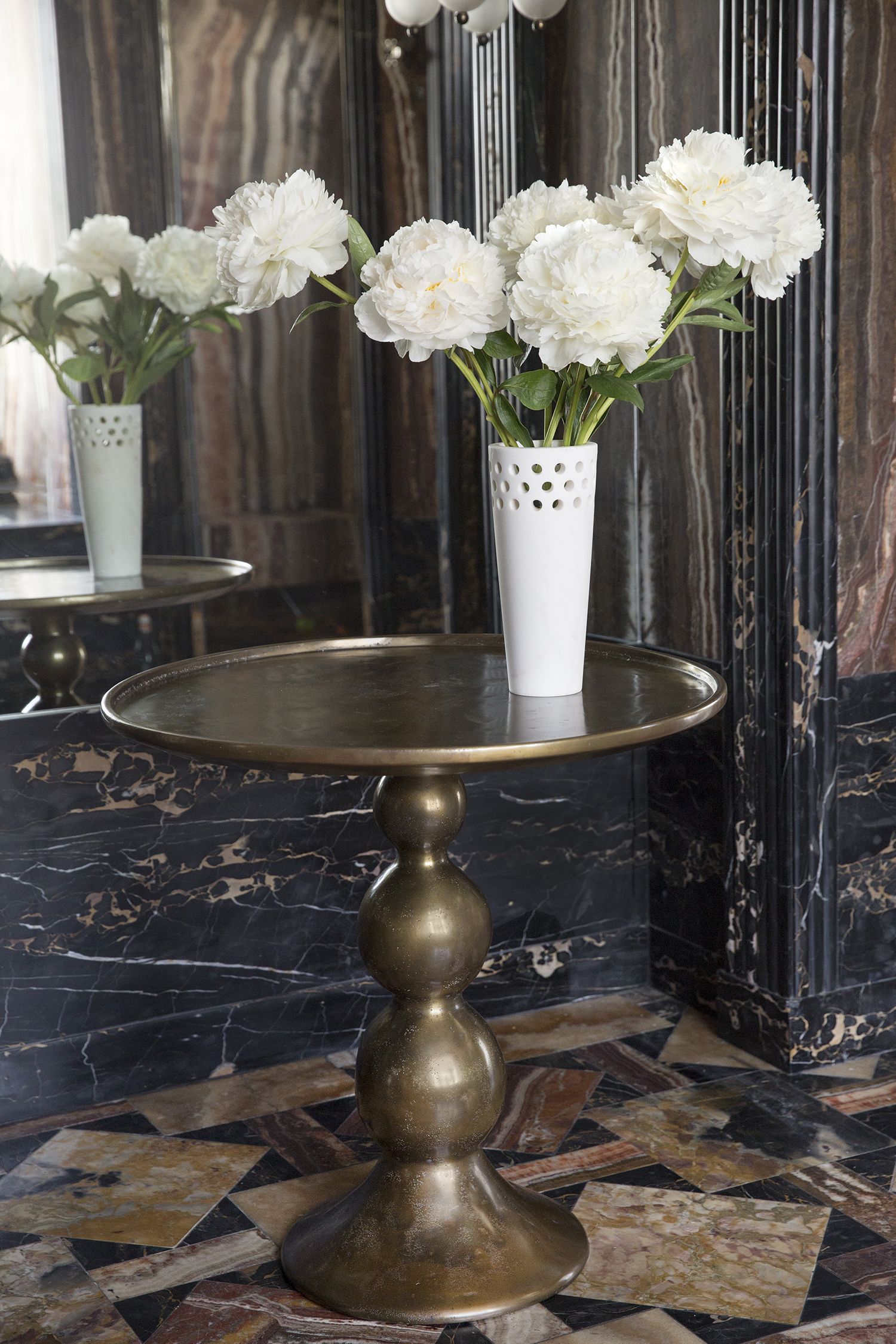 开云（中国） - 附件|花器|办公家具|设计师家具|穿孔花瓶