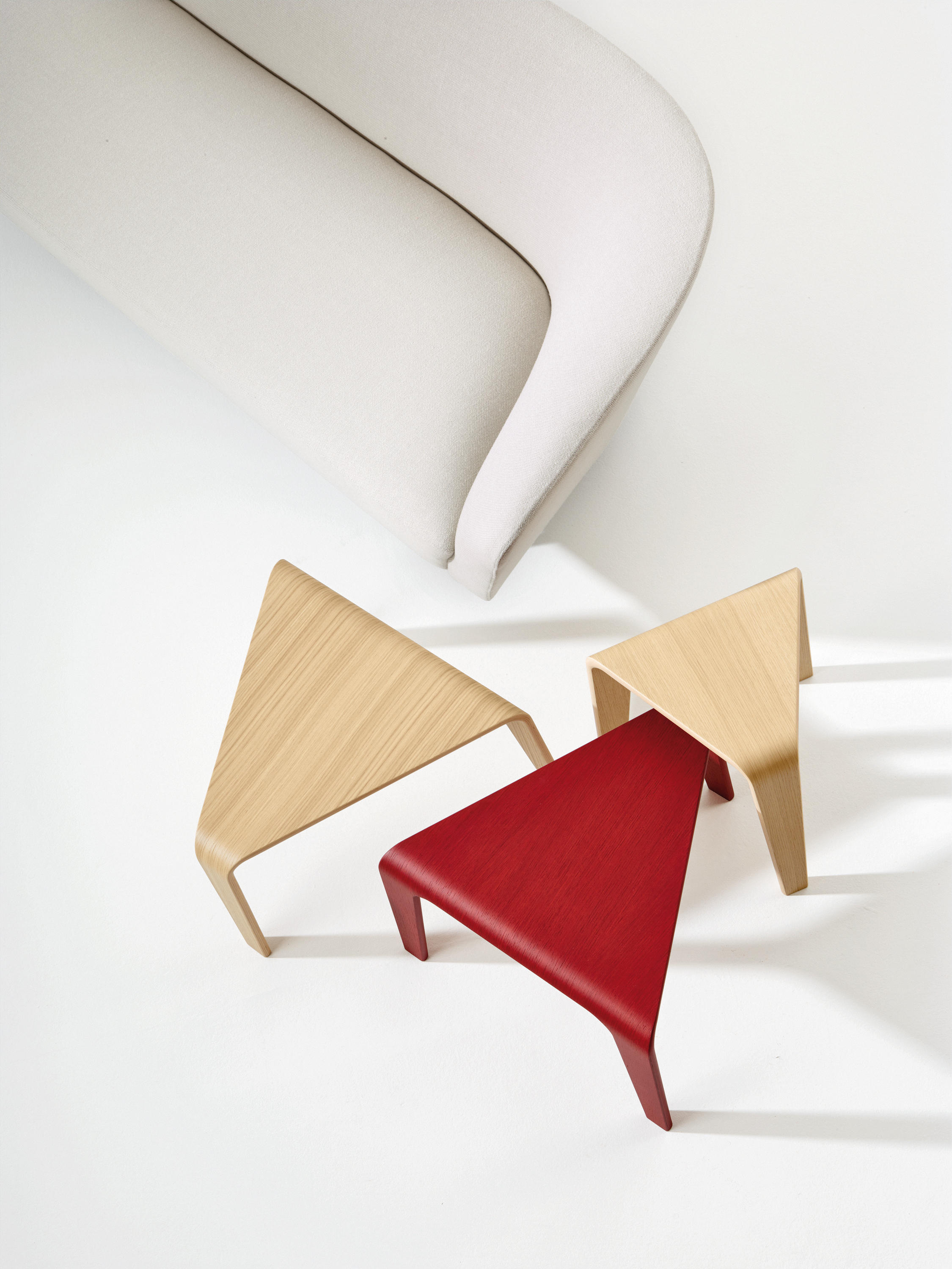 开云（中国） - 桌几|茶几/边几|办公家具|设计师家具|Ply 角几/茶几/咖啡桌