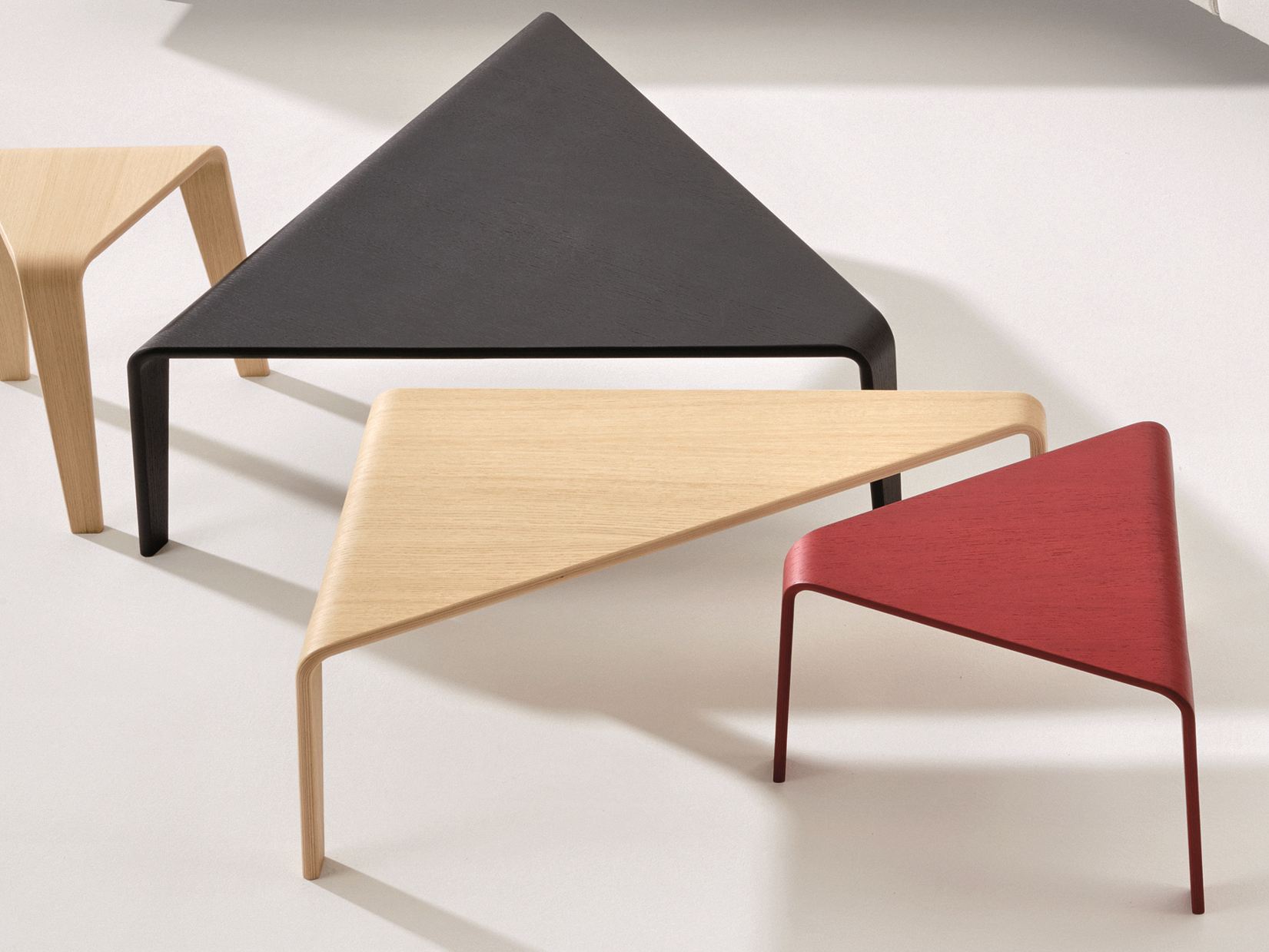 开云（中国） - 桌几|茶几/边几|办公家具|设计师家具|Ply 角几/茶几/咖啡桌